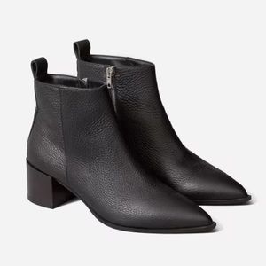 Everlane pebbled black leather boss boot 7